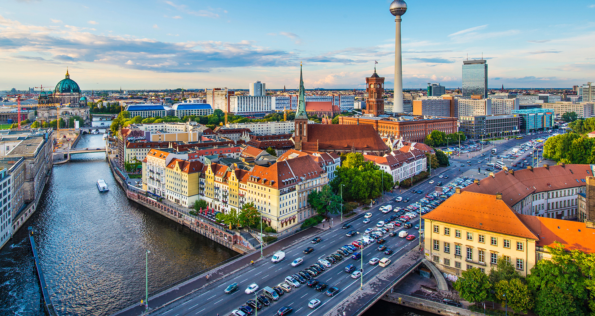 Берлин стамбул. Вена и Берлин. Город Берлин в России. Саратов Германия. Berlin,Wien,kölnbern картинки.